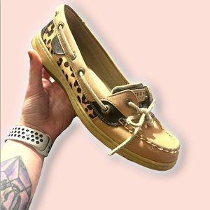 SPERRY Leopard Angelfish Boat Shoes
womens size 8.5